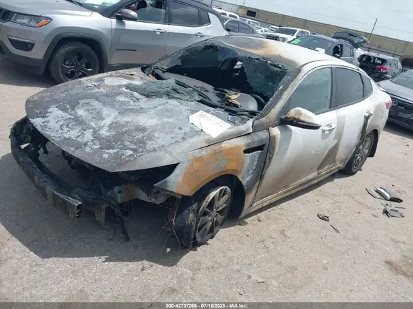 5XXGT4L36JG213098 2018 KIA OPTIMA - Image 2