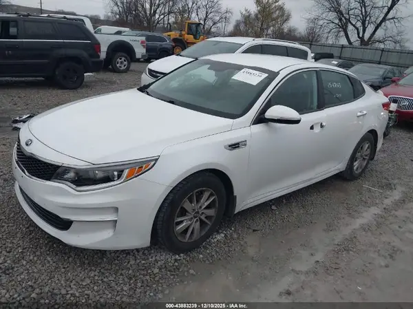 5XXGT4L36JG216132 2018 KIA OPTIMA - Image 2