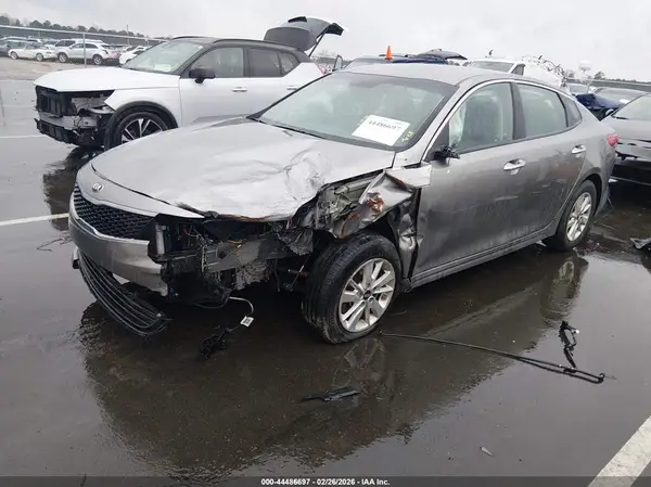 5XXGT4L36JG216485 2018 KIA OPTIMA - Image 2