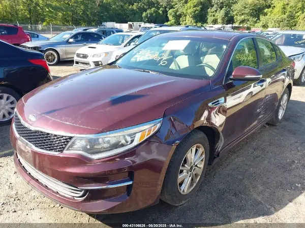5XXGT4L36JG221377 2018 KIA OPTIMA - Image 2