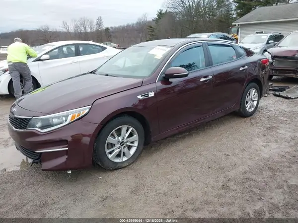5XXGT4L36JG224893 2018 KIA OPTIMA - Image 2