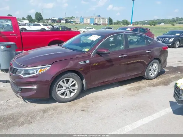 5XXGT4L36JG228877 2018 KIA OPTIMA - Image 2
