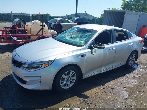 5XXGT4L36JG228989 2018 KIA OPTIMA - Image 2