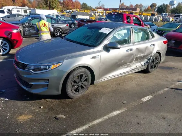 5XXGT4L36JG232282 2018 KIA OPTIMA - Image 2