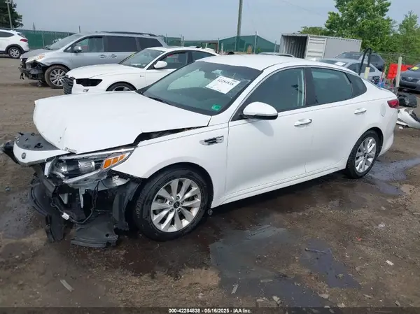 5XXGT4L36JG233495 2018 KIA OPTIMA - Image 2
