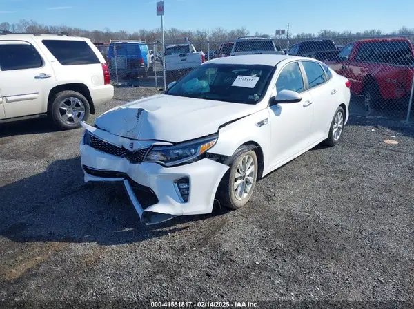 5XXGT4L36JG234209 2018 KIA OPTIMA - Image 2