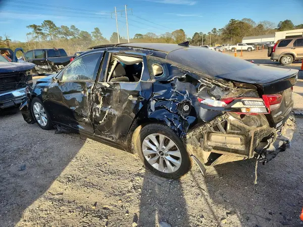 5XXGT4L36JG236624 2018 KIA OPTIMA - Image 2