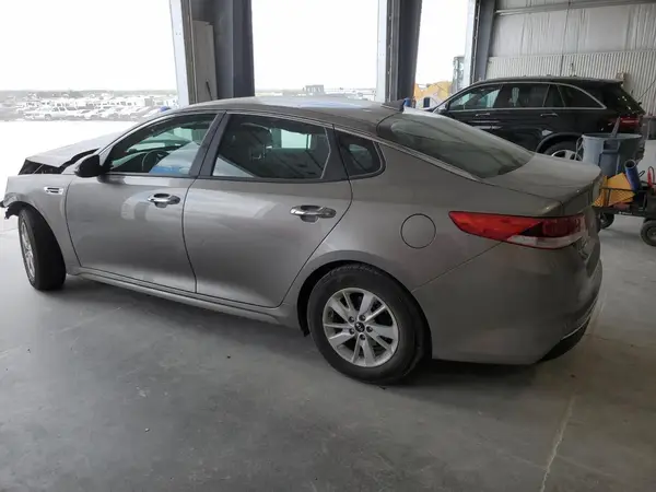 5XXGT4L36JG238468 2018 KIA OPTIMA - Image 2