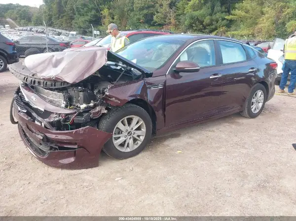 5XXGT4L36JG240205 2018 KIA OPTIMA - Image 2