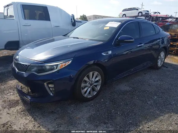 5XXGT4L36JG240723 2018 KIA OPTIMA - Image 2