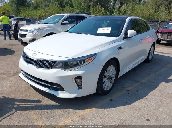 5XXGT4L36JG243413 2018 KIA OPTIMA - Image 2