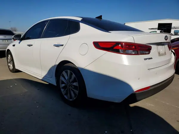 5XXGT4L36JG244240 2018 KIA OPTIMA - Image 2