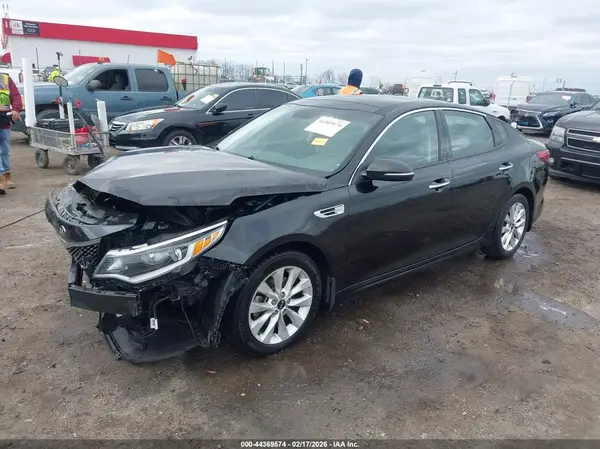 5XXGT4L36JG244903 2018 KIA OPTIMA - Image 2