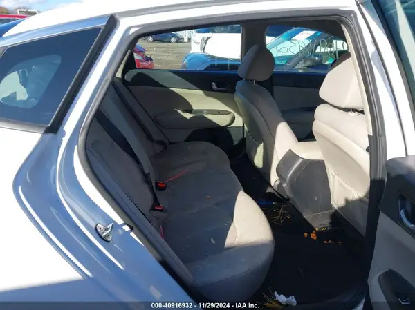 5XXGT4L36JG251883 2018 KIA OPTIMA - Image 8