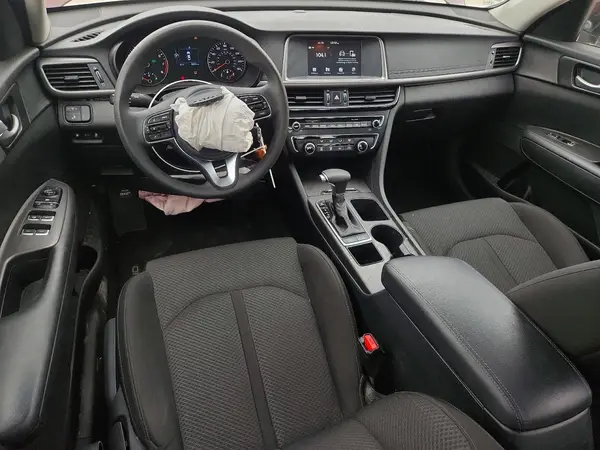 5XXGT4L36JG252855 2018 KIA OPTIMA - Image 8