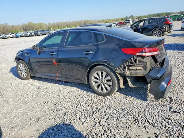 5XXGT4L36JG253696 2018 KIA OPTIMA - Image 2