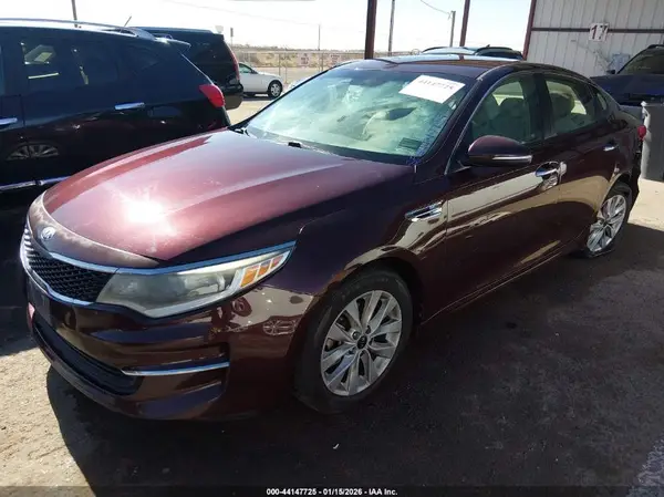 5XXGT4L36JG254136 2018 KIA OPTIMA - Image 2