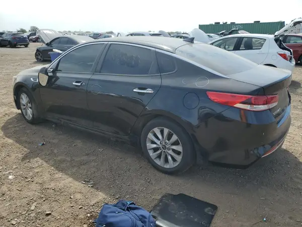 5XXGT4L36JG255593 2018 KIA OPTIMA - Image 2