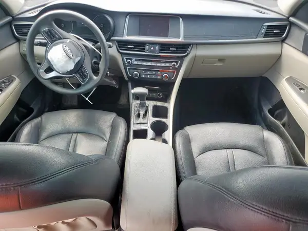 5XXGT4L36JG256761 2018 KIA OPTIMA - Image 8