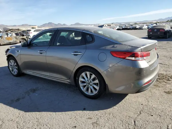 5XXGT4L36JG259661 2018 KIA OPTIMA - Image 2