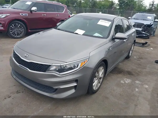 5XXGT4L36JG259675 2018 KIA OPTIMA - Image 2