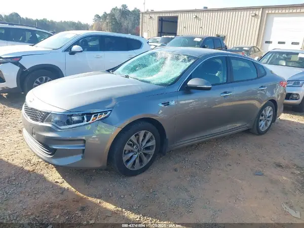 5XXGT4L36JG260048 2018 KIA OPTIMA - Image 2