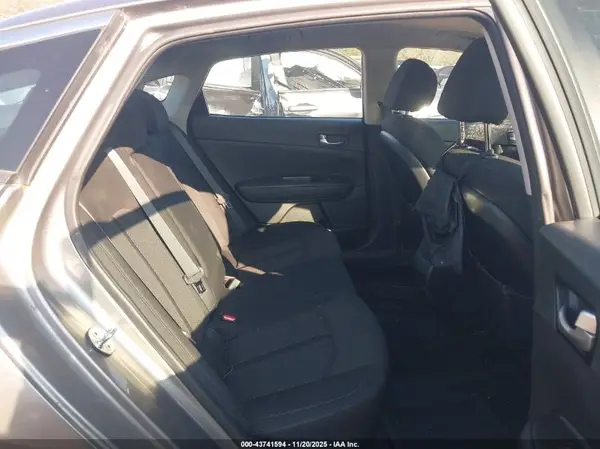 5XXGT4L36JG260048 2018 KIA OPTIMA - Image 8