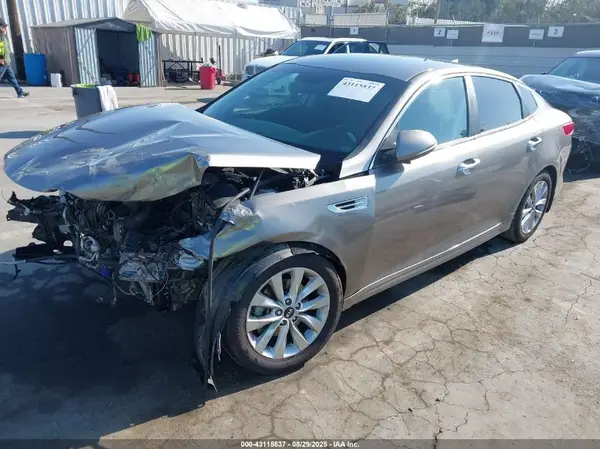 5XXGT4L36JG261281 2018 KIA OPTIMA - Image 2