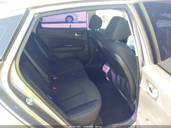 5XXGT4L36JG261281 2018 KIA OPTIMA - Image 8