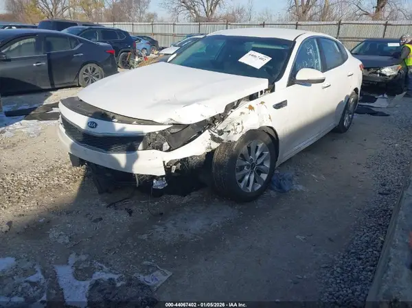 5XXGT4L36JG261863 2018 KIA OPTIMA - Image 2
