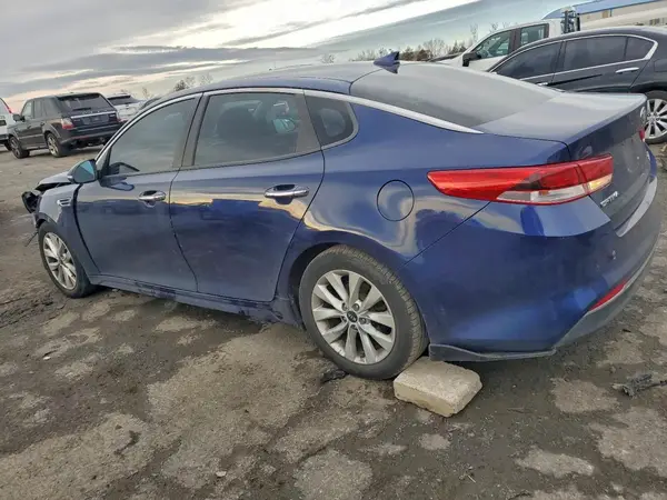 5XXGT4L36JG262057 2018 KIA OPTIMA - Image 2