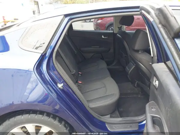 5XXGT4L36JG264990 2018 KIA OPTIMA - Image 8