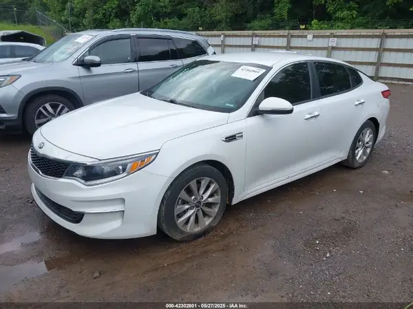 5XXGT4L36JG265878 2018 KIA OPTIMA - Image 2