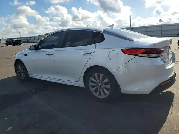 5XXGT4L36JG268621 2018 KIA OPTIMA - Image 2