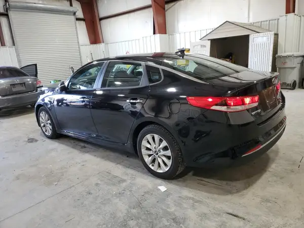 5XXGT4L36JG269882 2018 KIA OPTIMA - Image 2