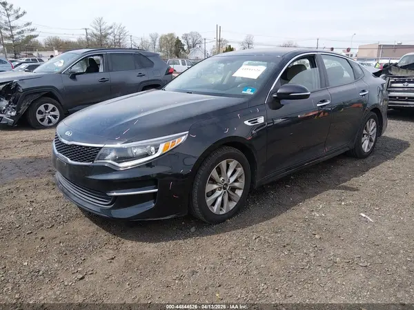 5XXGT4L36JG272636 2018 KIA OPTIMA - Image 2