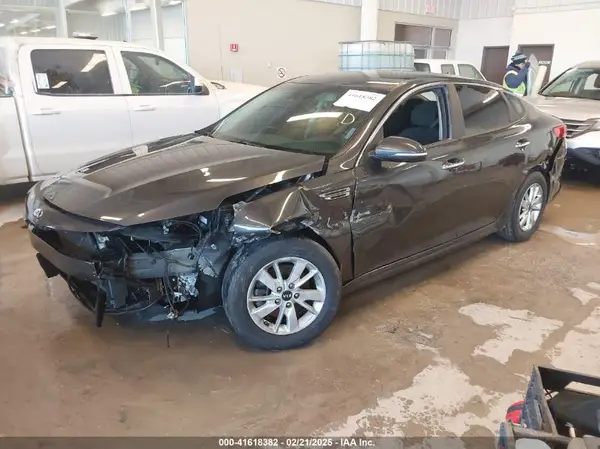 5XXGT4L36KG279541 2019 KIA OPTIMA - Image 2