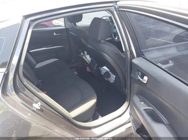 5XXGT4L36KG307208 2019 KIA OPTIMA - Image 8
