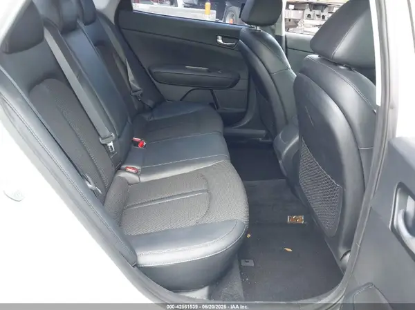 5XXGT4L36KG310304 2019 KIA OPTIMA - Image 8