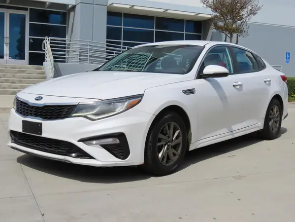 5XXGT4L36KG329998 2019 KIA OPTIMA - Image 2