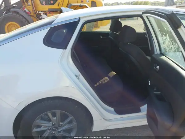 5XXGT4L36KG343271 2019 KIA OPTIMA - Image 8