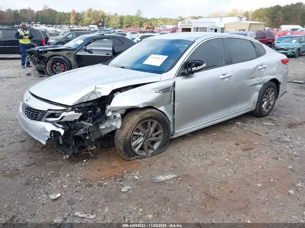 5XXGT4L36LG385988 2020 KIA OPTIMA - Image 2