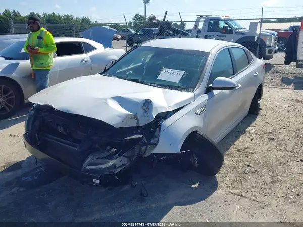 5XXGT4L36LG426703 2020 KIA OPTIMA - Image 2