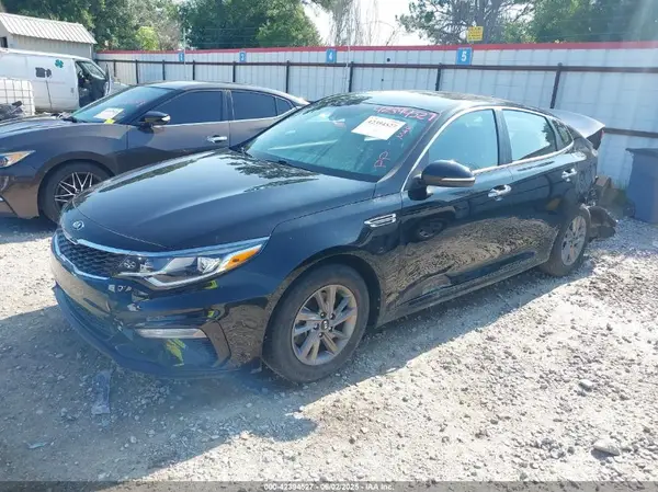 5XXGT4L36LG427916 2020 KIA OPTIMA - Image 2