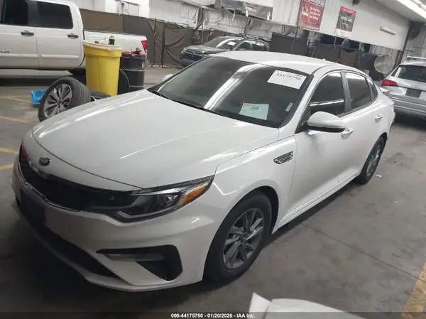 5XXGT4L36LG428015 2020 KIA OPTIMA - Image 2