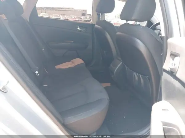 5XXGT4L37GG003831 2016 KIA OPTIMA - Image 8