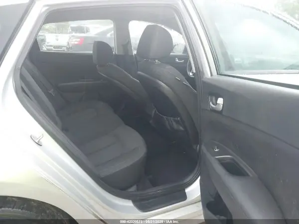 5XXGT4L37GG010780 2016 KIA OPTIMA - Image 8