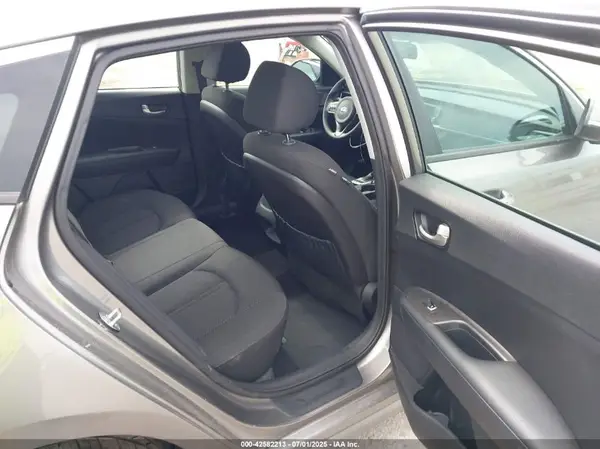 5XXGT4L37GG019897 2016 KIA OPTIMA - Image 8