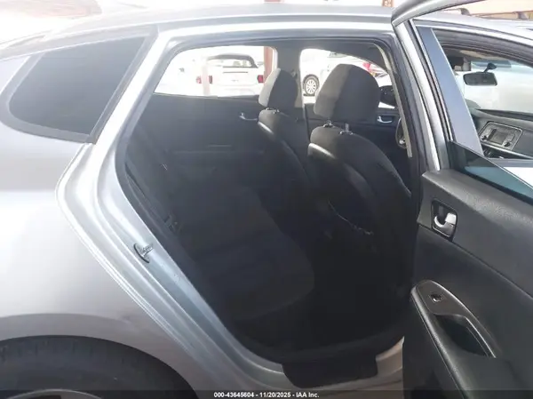 5XXGT4L37GG023819 2016 KIA OPTIMA - Image 8