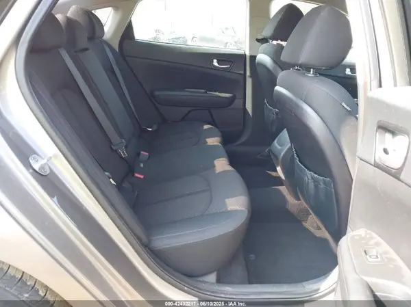 5XXGT4L37GG026235 2016 KIA OPTIMA - Image 8